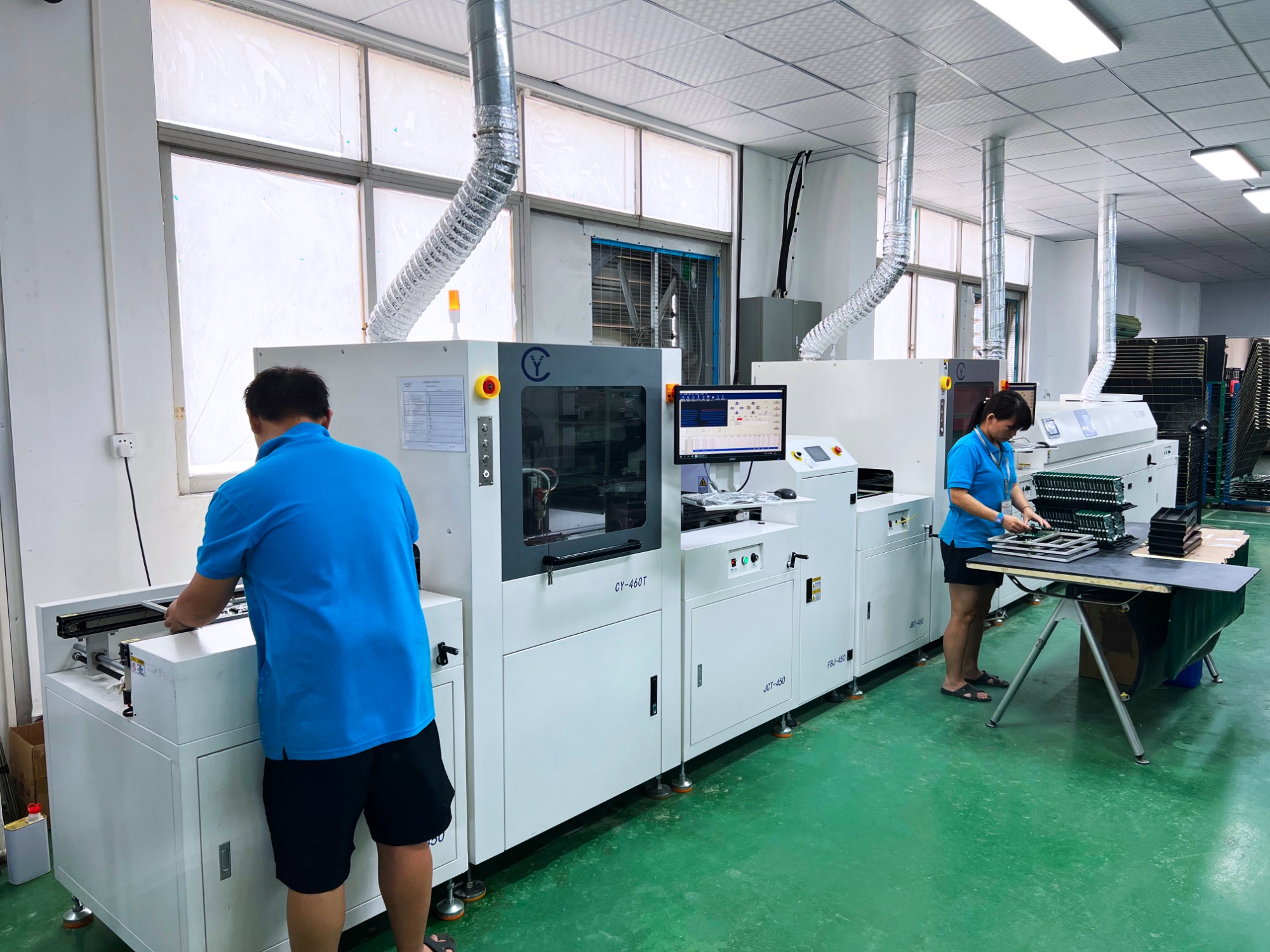 SMT貼片加工廠的三防漆自動涂覆設備 SMT貼片加工廠的三防漆自動涂覆設備